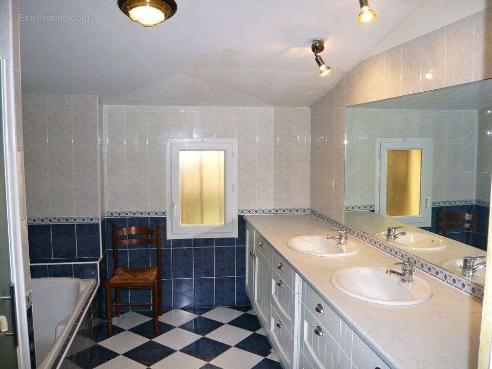 Maison à SAINT-MICHEL-DE-MONTAIGNE