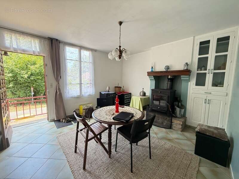 Longère en pierre 90m², sur terrain de 2379m² 69 990 € - photo 2