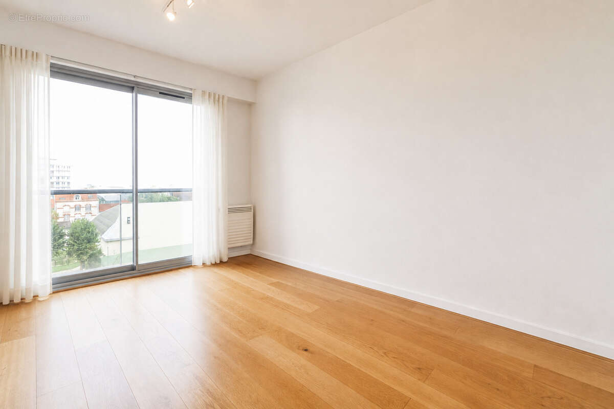 Appart 157 m2, T7, climatisé, balcon, garages, proche centre ville - photo 9