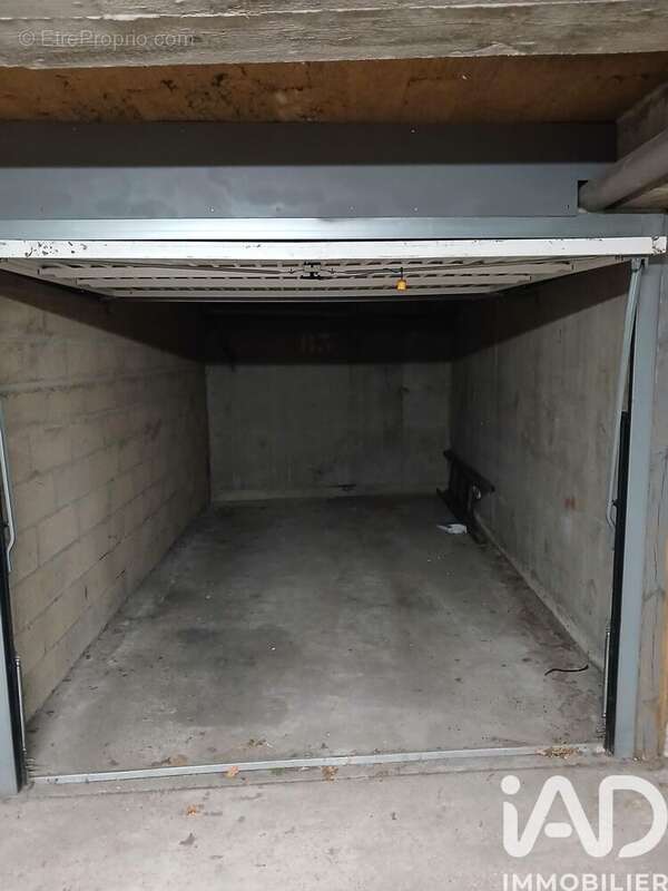 Photo 3 - Parking à TORCY