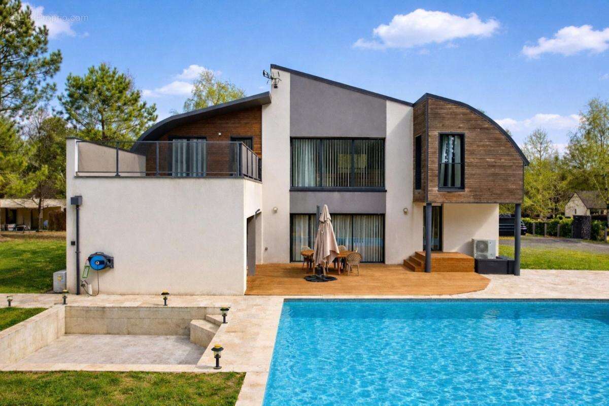 Maison à MONTFORT-LE-GESNOIS