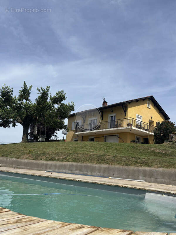 Maison à SAINT-LAURENT-DE-CHAMOUSSET