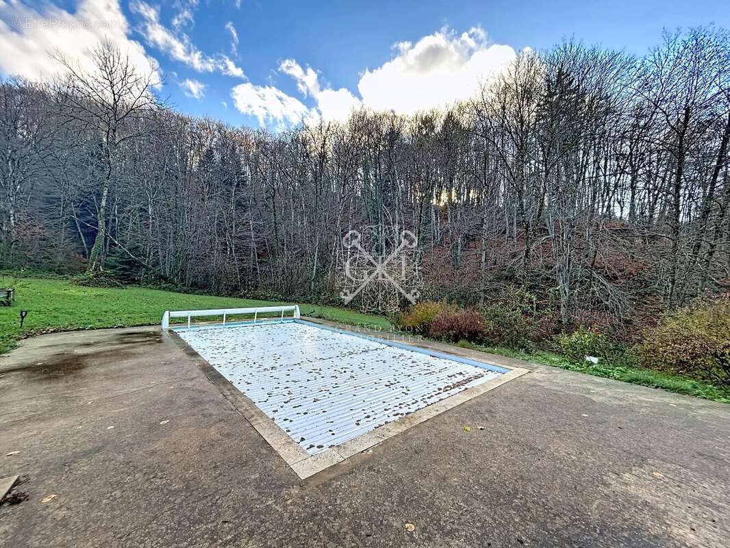 Maison à FERRIERES-SUR-SICHON