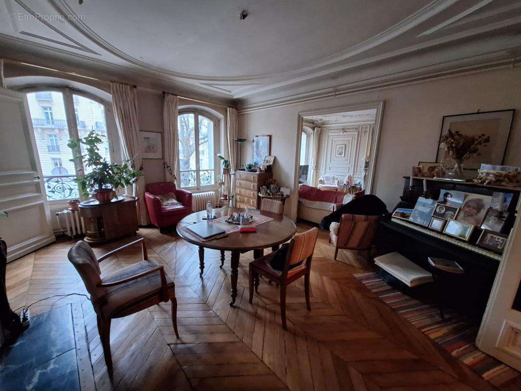 Appartement à PARIS-17E