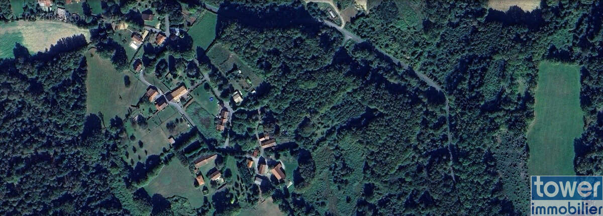 Terrain constructible 1800m2 et son atelier  autonome 8 panneaux solaires Miallet 24450 - photo 8