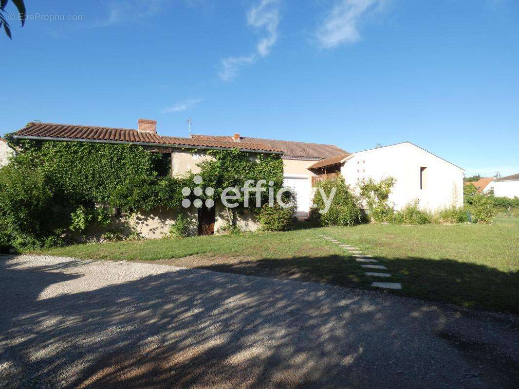 Maison 230 m² à Gannat  - photo 3
