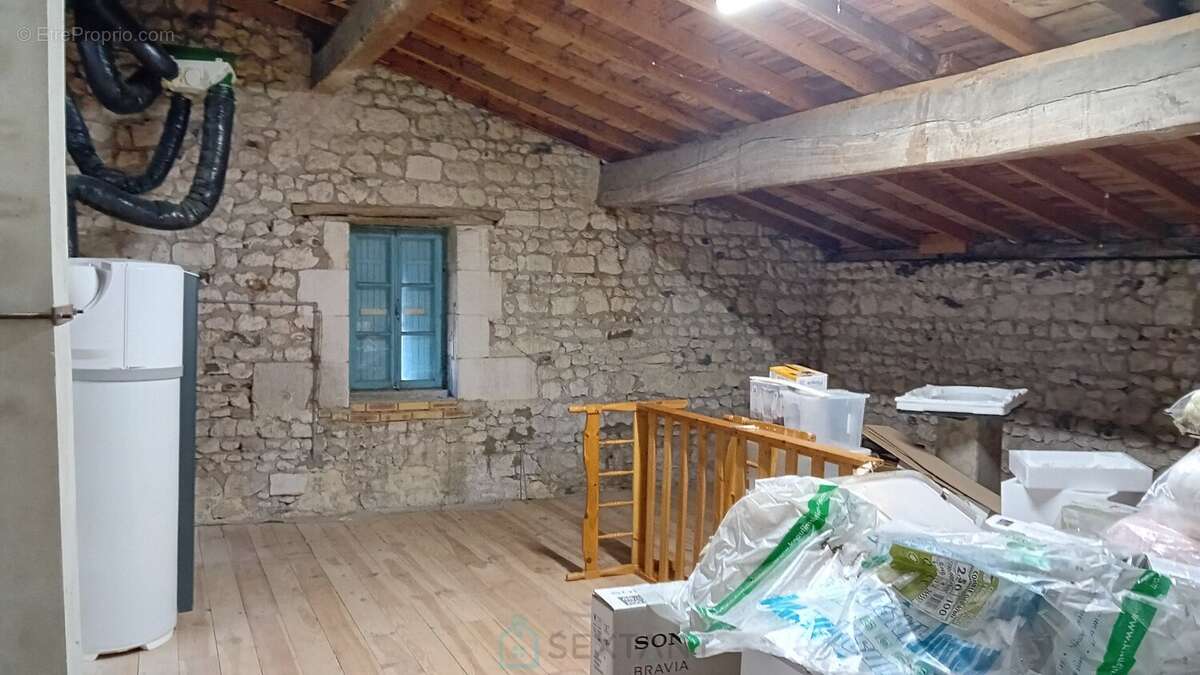 Jolie maison de village avec terrain et dépendances - photo 13