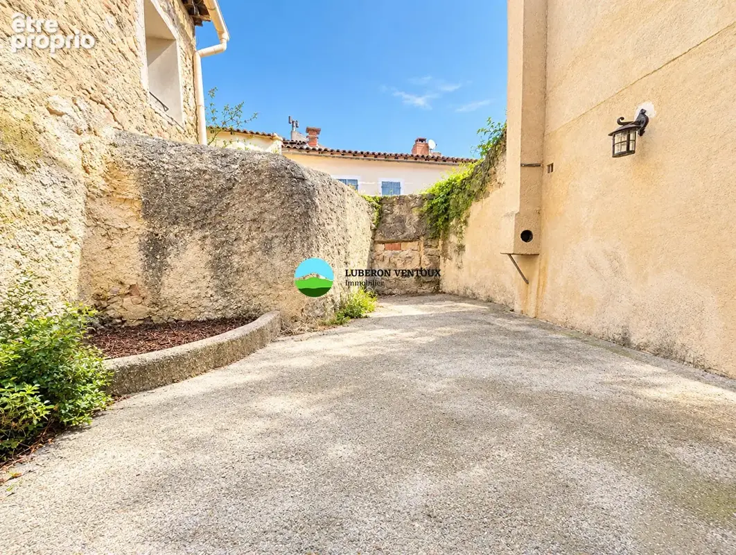 Entraigues-sur-la-sorgue - maison de village rénovée avec terrasse - photo 12