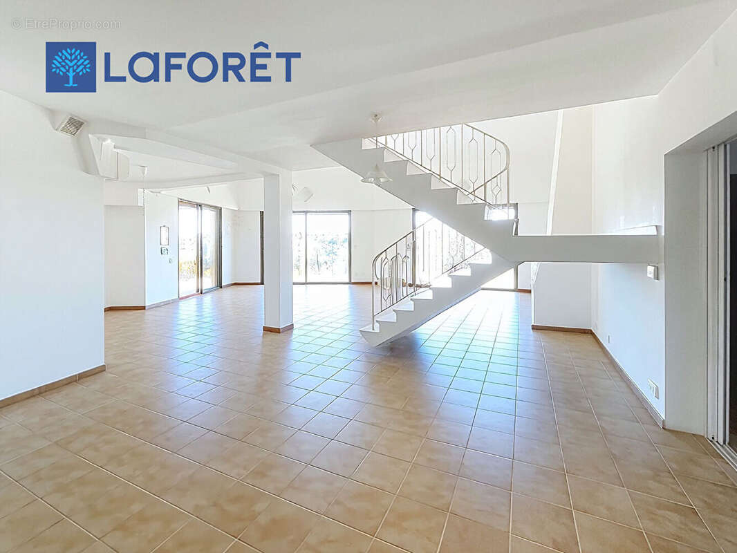 Maison Cagnes Sur Mer 10 pièce(s) 330m2 - photo 8