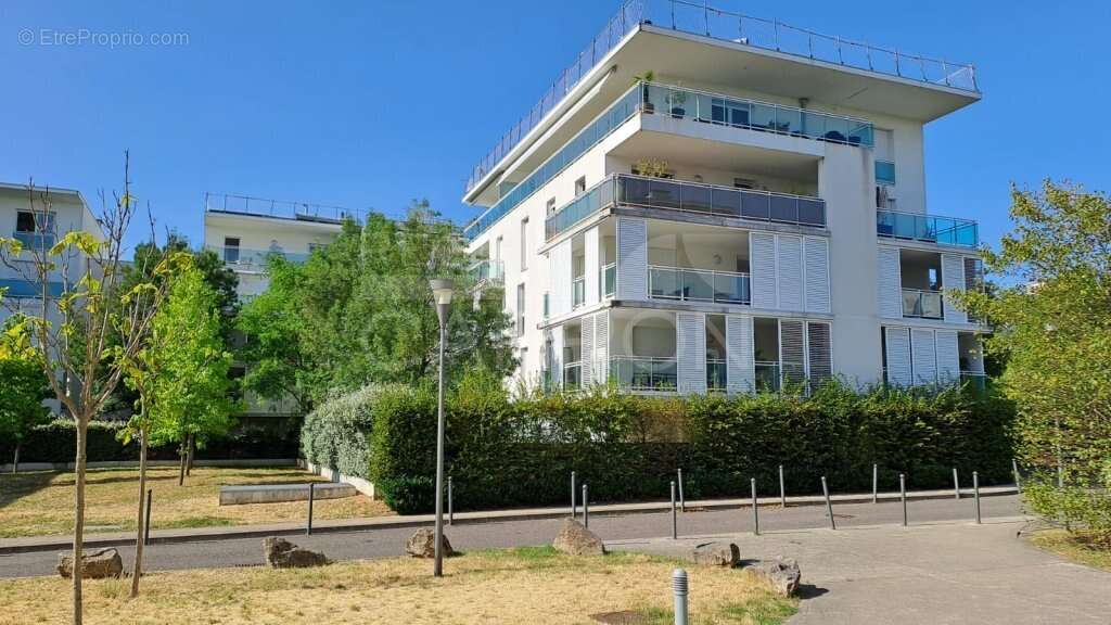Caluire voie verte - t4 100m2 - lumineux - residence de standing - photo 8