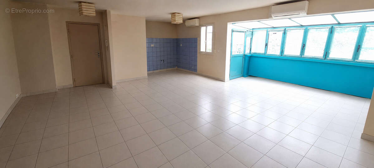 Nouveauté, grand appartement avec parking en sous sol. - photo 3