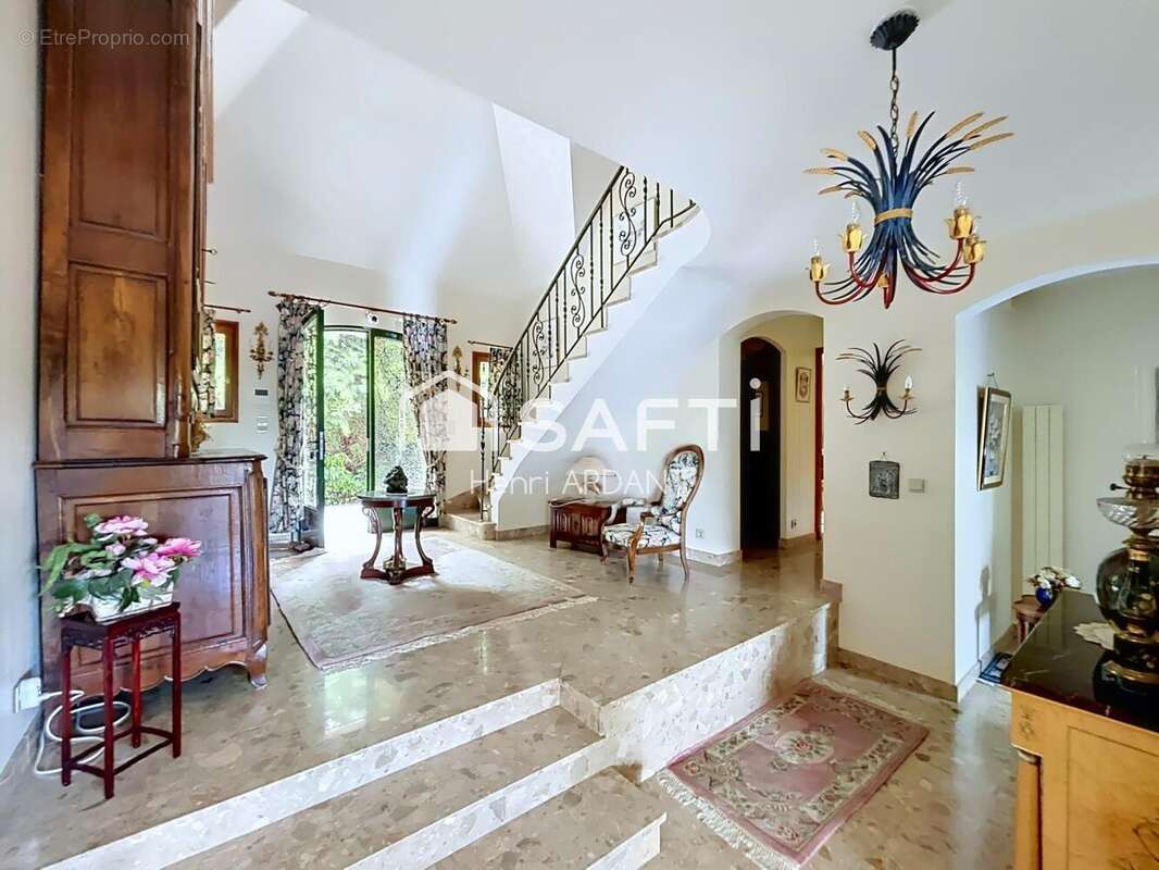 Maison 340 m² à Limoges  - photo 4