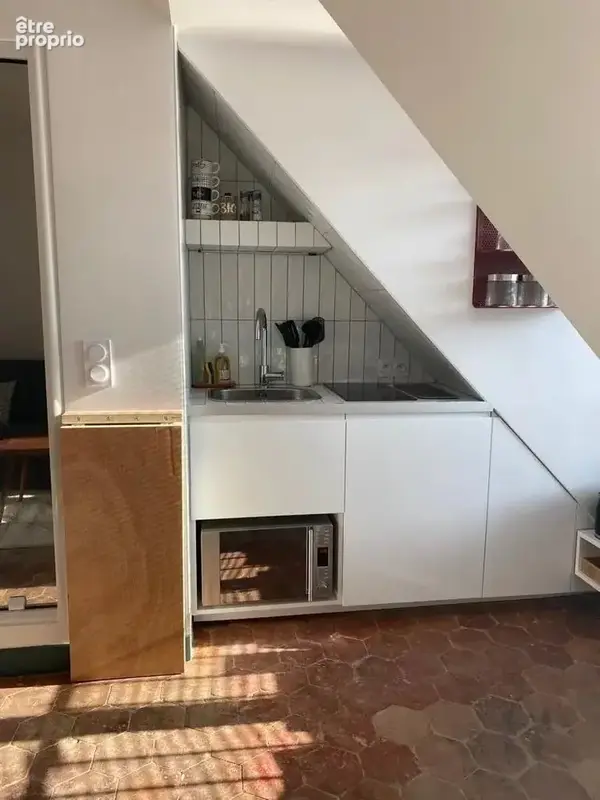 Parc Monceau - Studio meublé de 19m². Dernier étage. Parfait état - photo 5