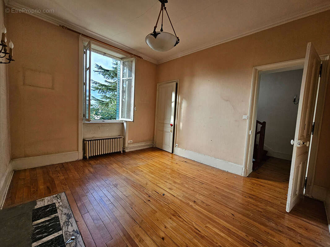 Maison Bourgeoise 7 pièces sur parcelle 1638 m² CREPIEUX - photo 7