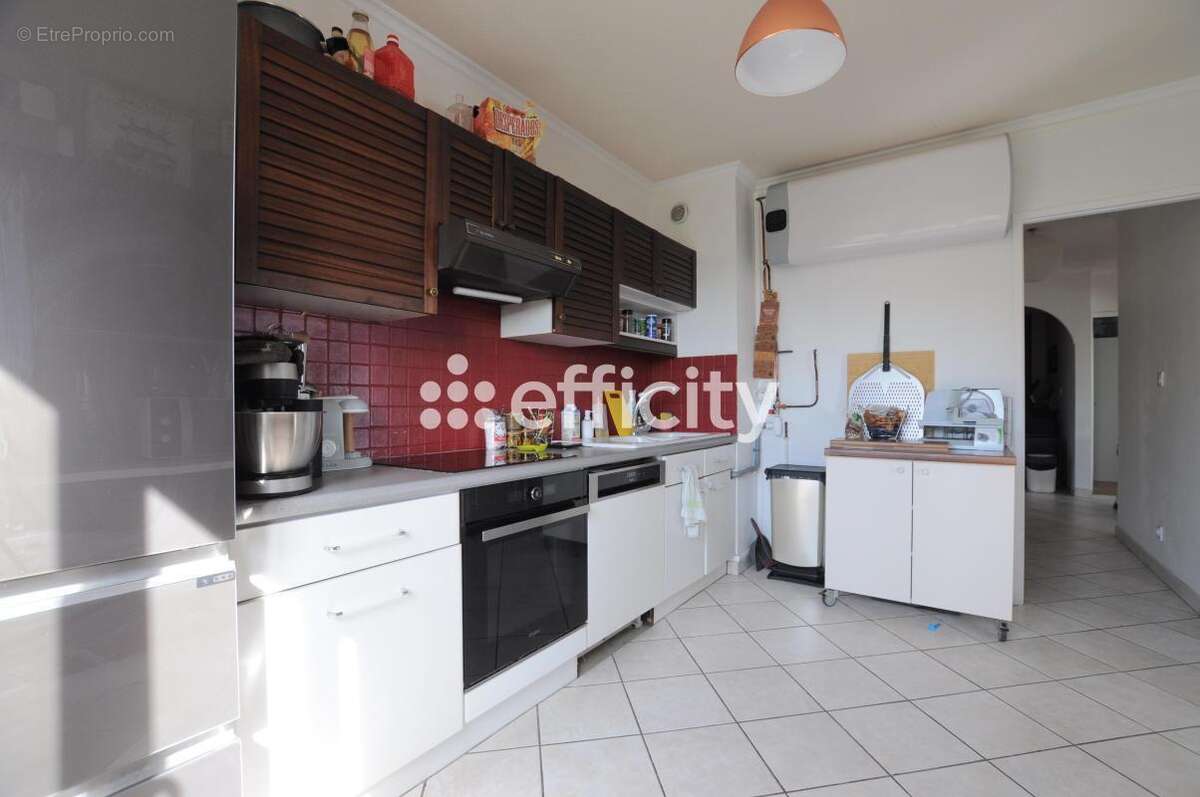 Appartement à DECINES-CHARPIEU