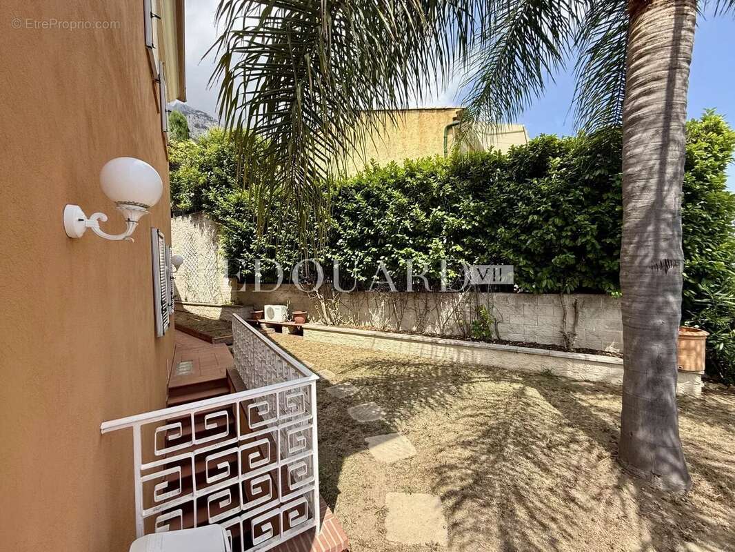 Dans un domaine privé et sécurisé, à vendre villa de prestige avec vue panoramique sur la Principauté de Monaco - photo 25