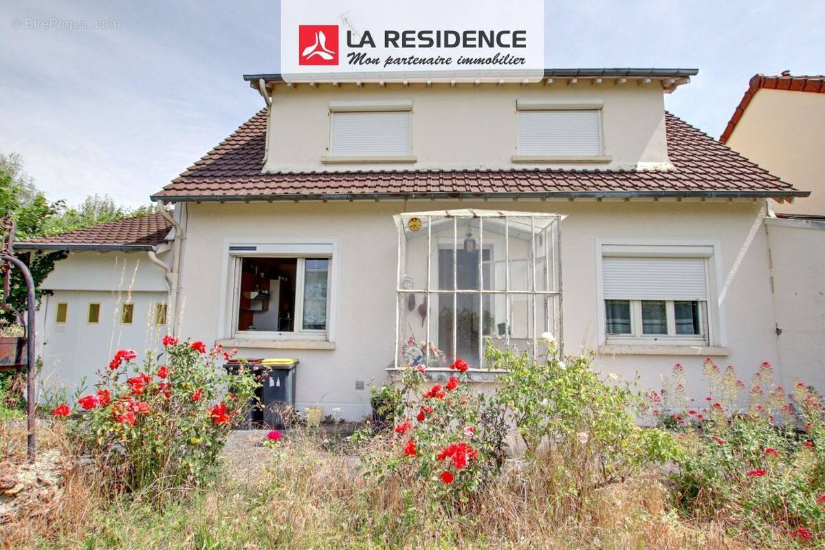 Maison à LE MESNIL-SAINT-DENIS