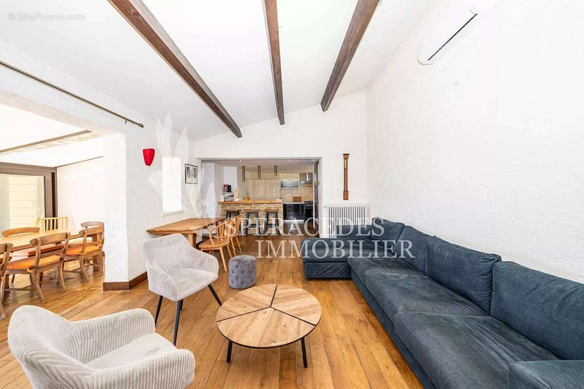 Maison à SAINT-CEZAIRE-SUR-SIAGNE