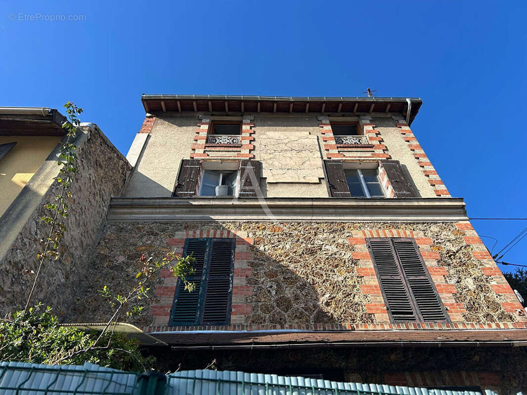 Appartement avec 2 caves et une dependance - photo 8