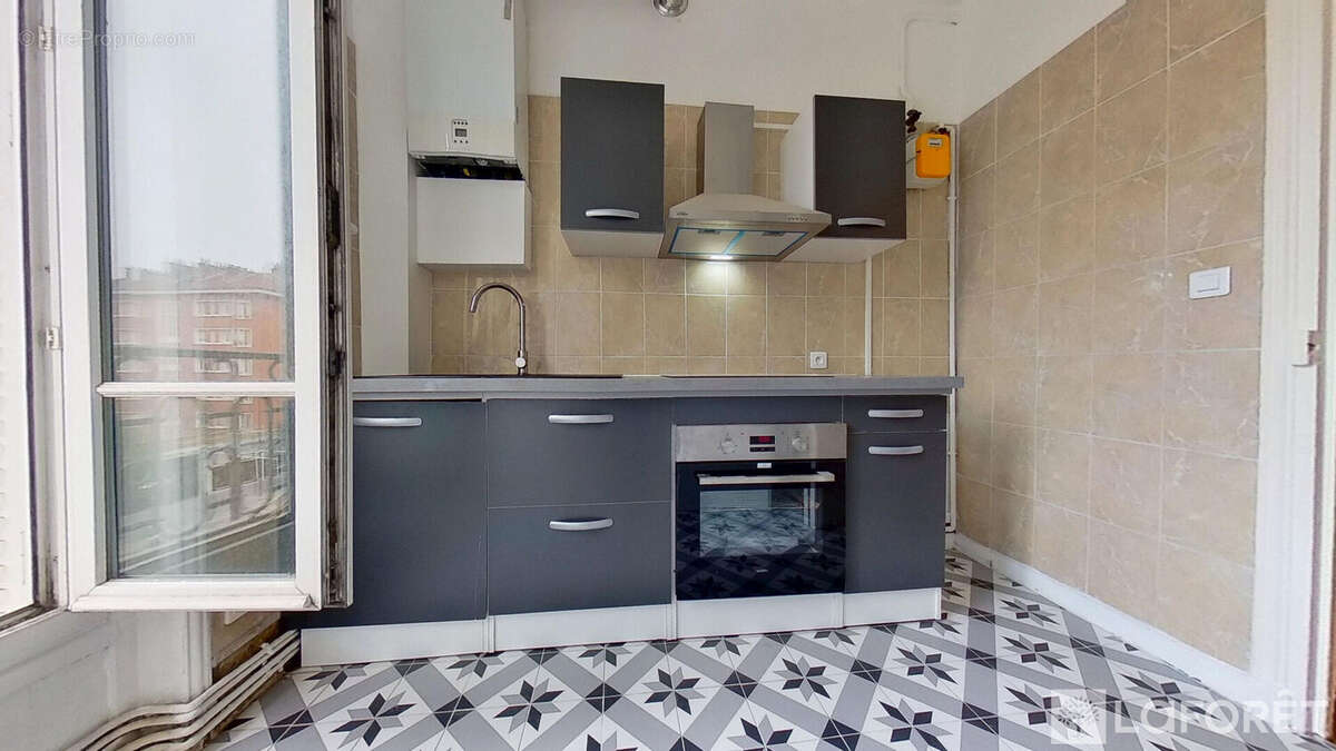 Appartement à PARIS-17E