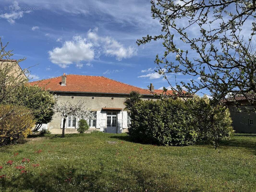 Maison de caractère au coeur d'un village - photo 17
