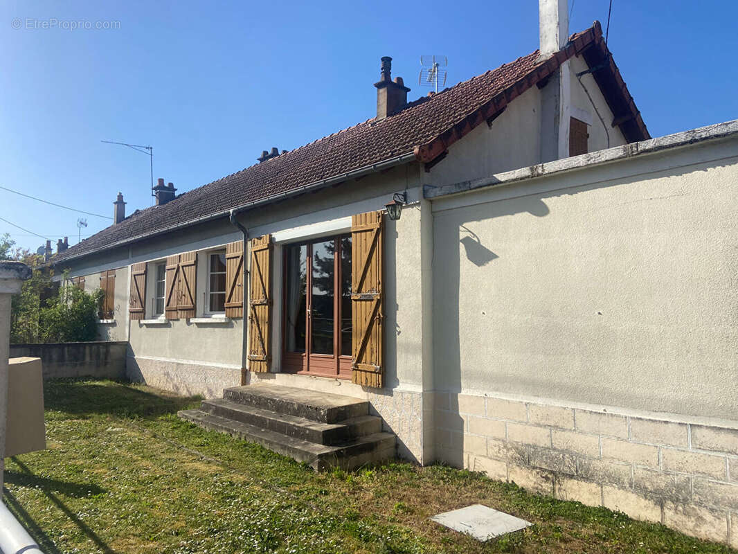 Maison à MARSEILLES-LES-AUBIGNY