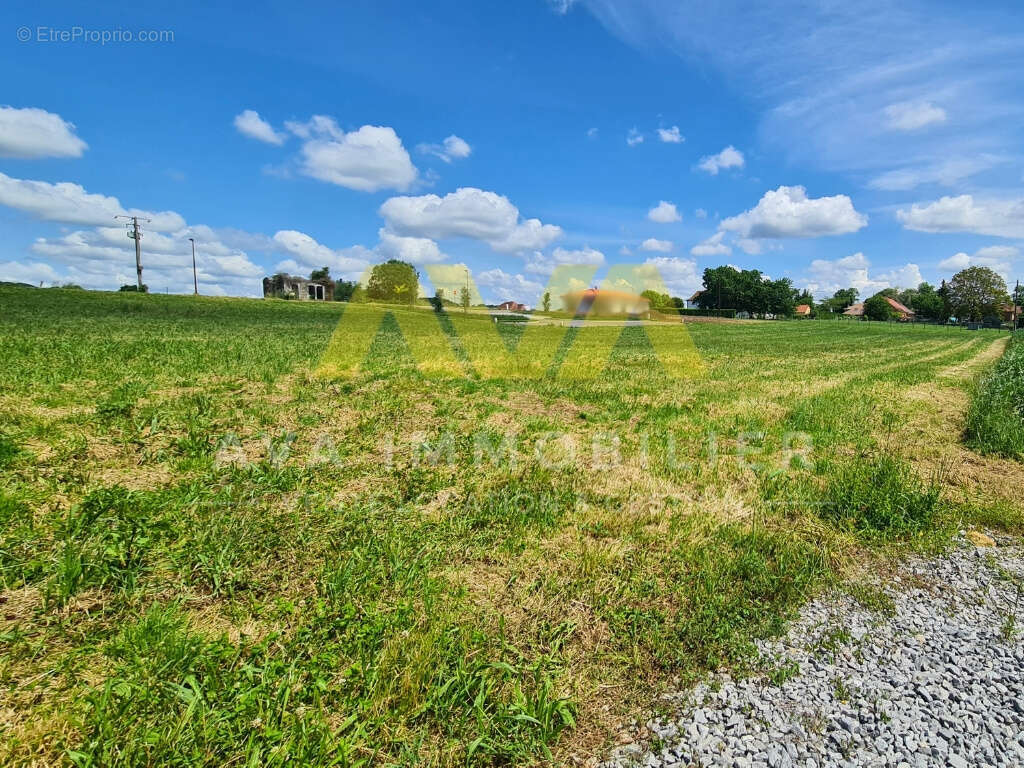 Terrain à ARAUJUZON