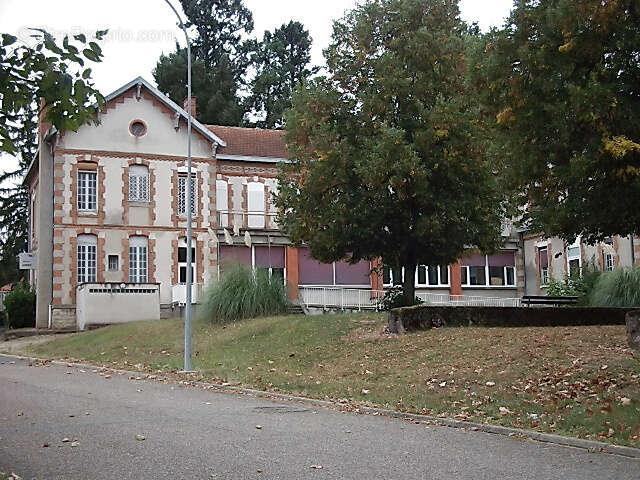 Appartement à YZEURE