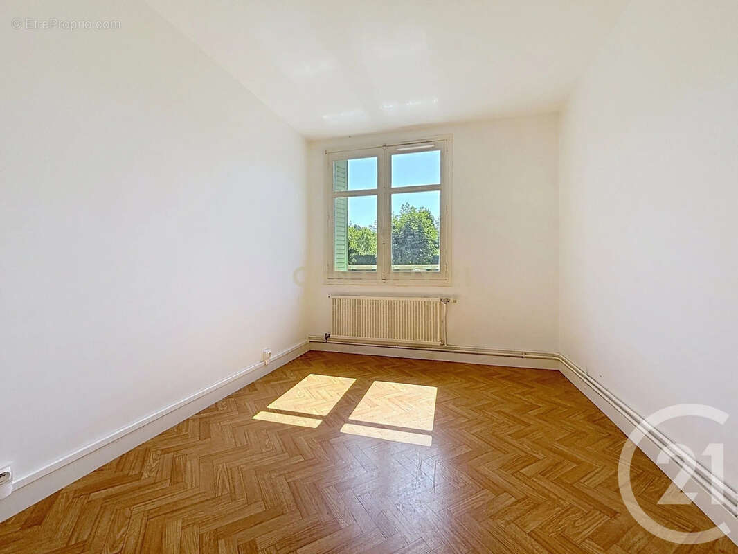 Appartement à LA TOUR-DU-PIN