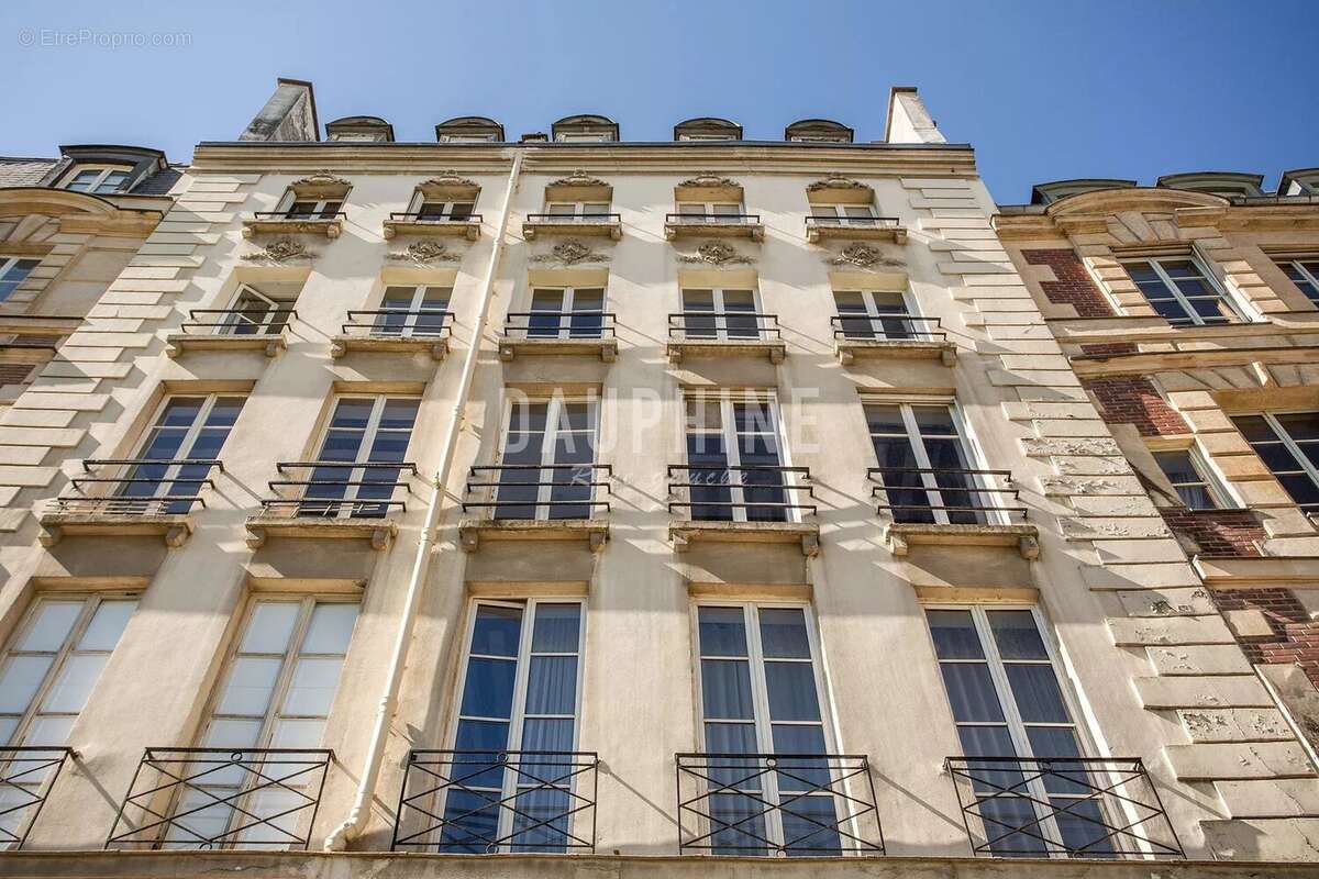 Appartement à PARIS-1E