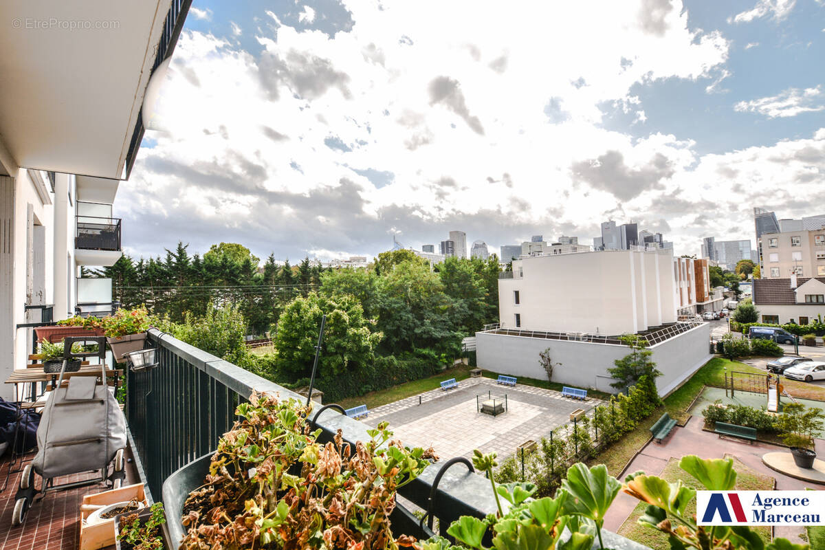 Appartement à COURBEVOIE