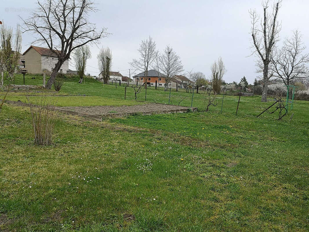 Terrain à DOMERAT