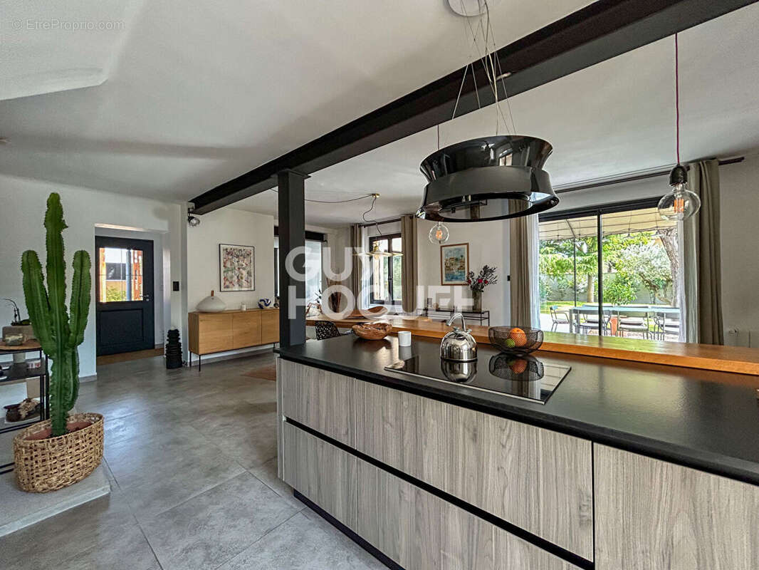 Maison à CHATEAUNEUF-DE-GADAGNE