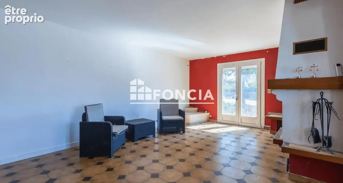 Teyran — Villa traditionnelle T5 de 146 m² en fond d'impasse, terrain de 990 m² avec piscine - photo 7