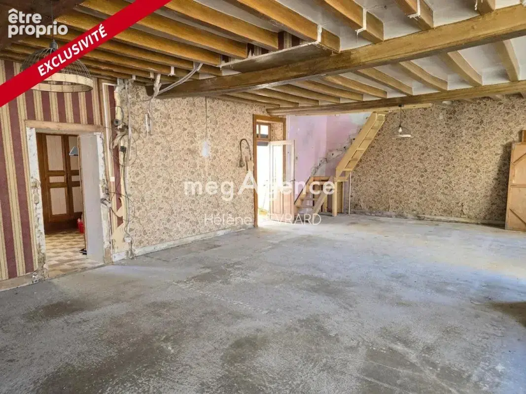 Proche Sainte-Suzanne : maison en cours de rénovation - photo 3