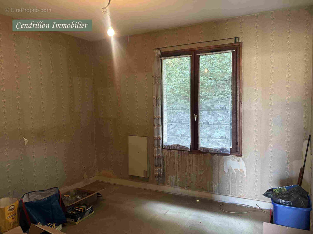 Pavillon plain-pied 3ch, à rénover mais habitable de suite, au calme, proximité tous services. - photo 14