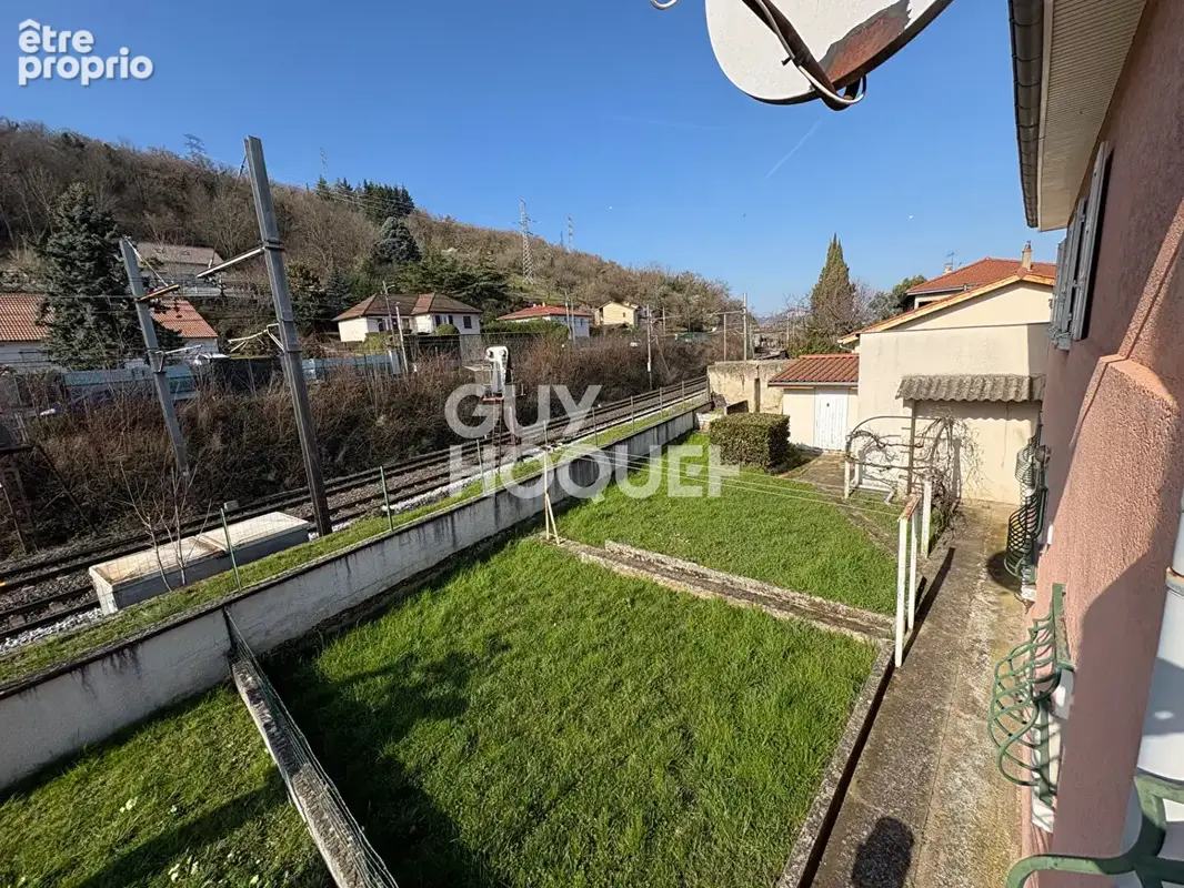 Maison à fort potentiel à Givors (Secteur BANS) : 138 m² répartis en 2 logements - photo 2