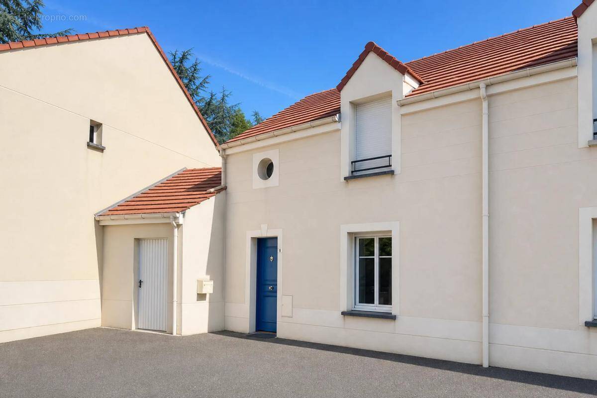 Maison à SAVIGNY-LE-TEMPLE