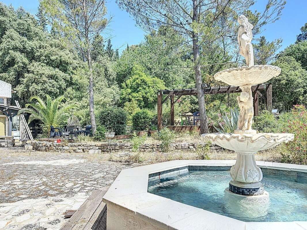 Maison à MEOUNES-LES-MONTRIEUX