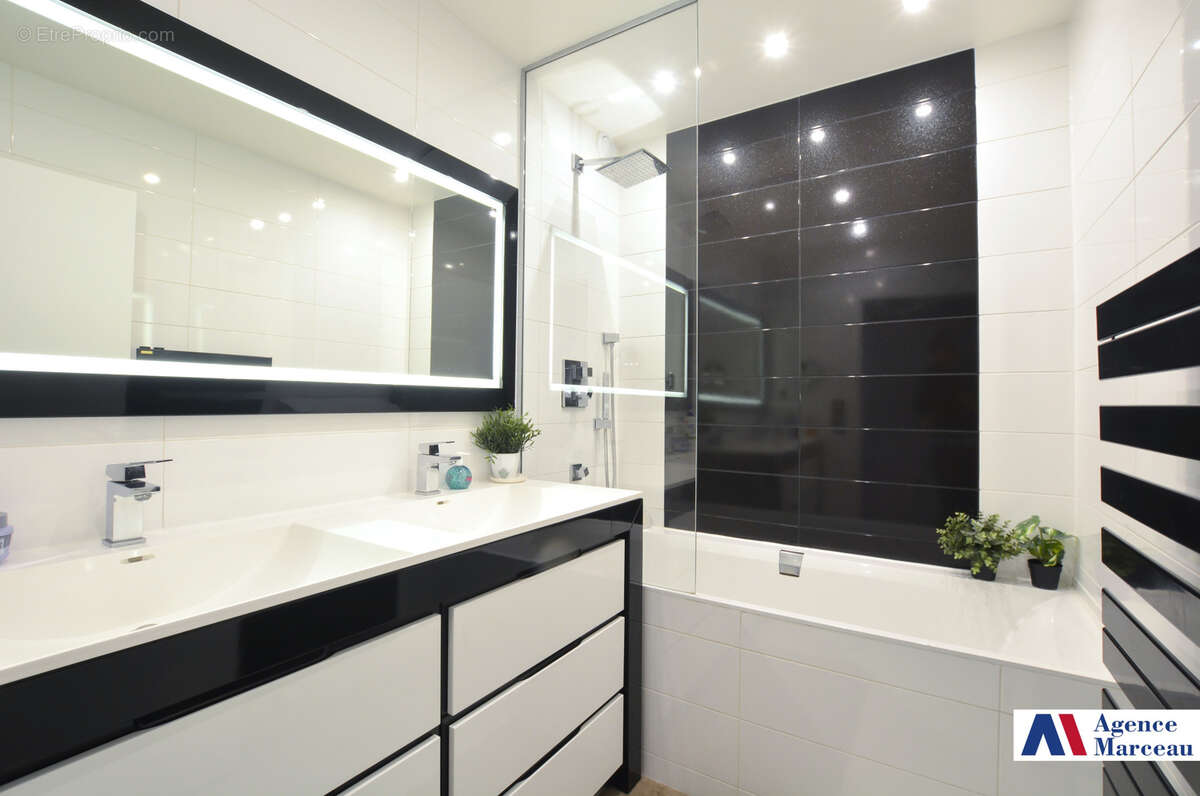 Appartement à COURBEVOIE