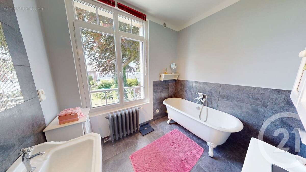 Maison à SAINT-QUENTIN