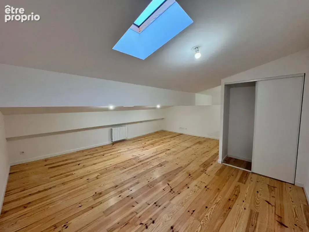 Immeuble rénové offrant trois logements lumineux dont deux T1 bis et un duplex T3 secteur Capucins Carcassonne - photo 4