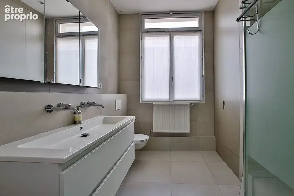 Bel appartement balcon filant en angle avec vue sur monument3 chambres et un bureau - photo 10