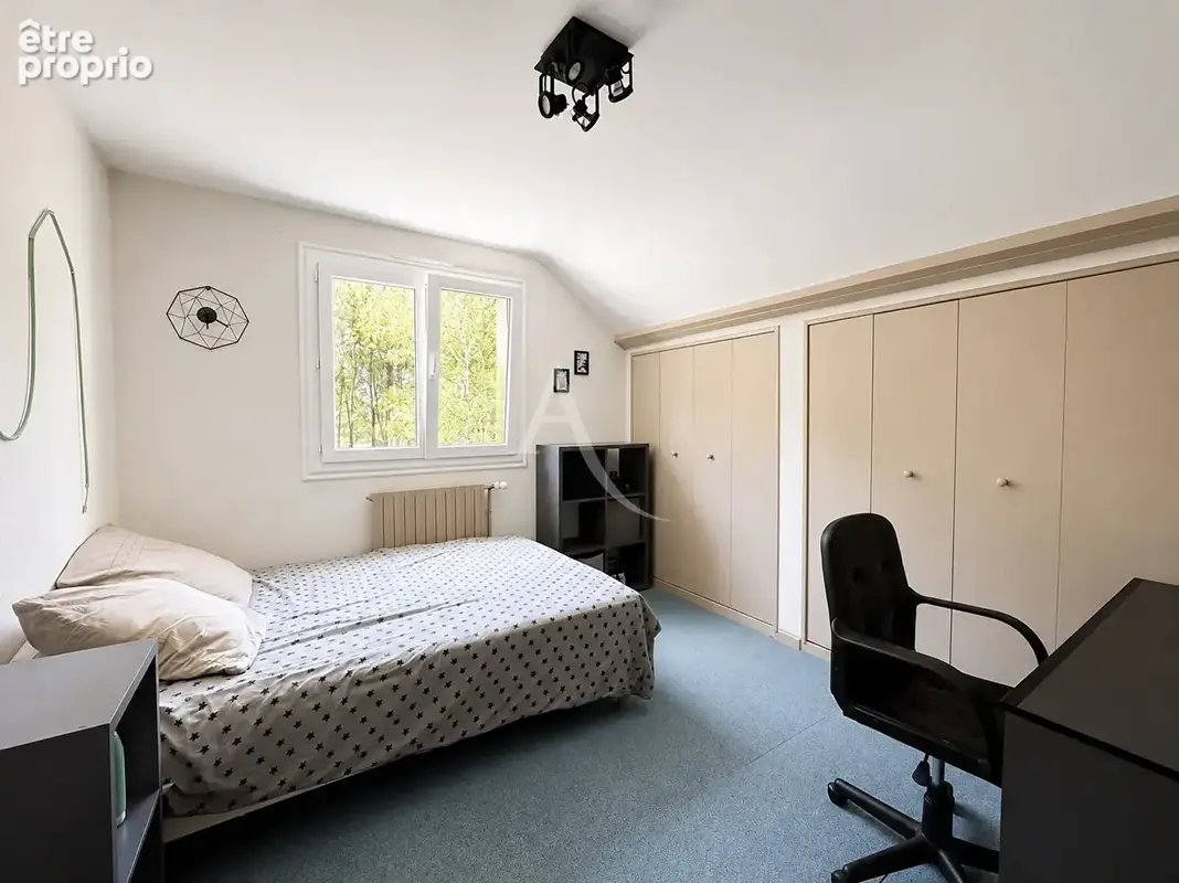 Maison 6 chambres avec sous-sol et dépendance - photo 10