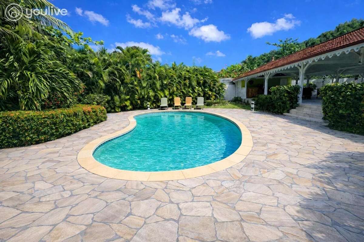 Magnifique Villa T7 piscine- Sainte Anne- fort potentiel - photo 2