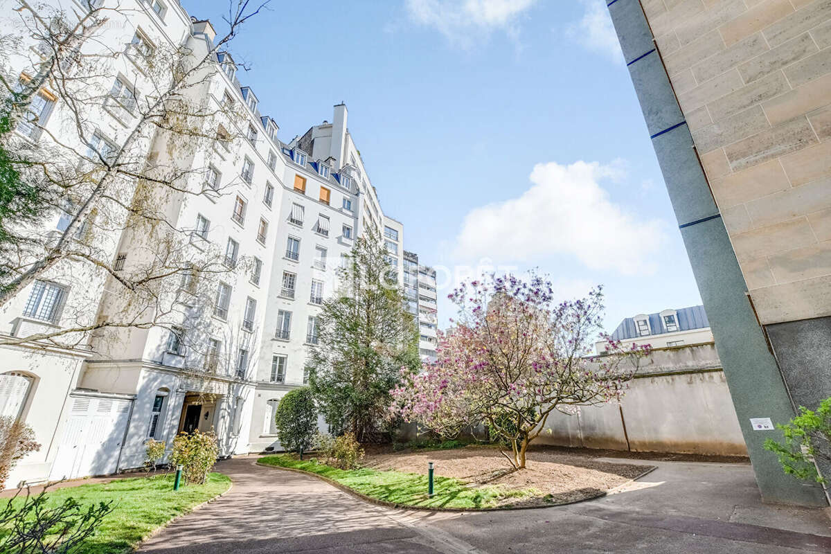 Appartement à PARIS-14E