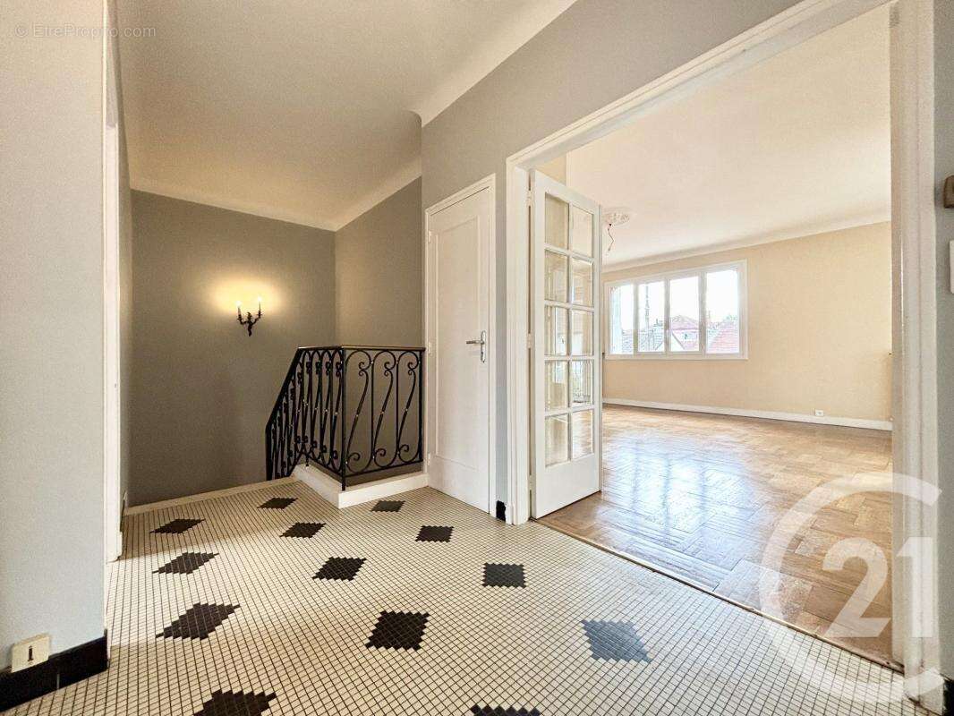 Maison 166 m² à Limoges  - photo 2
