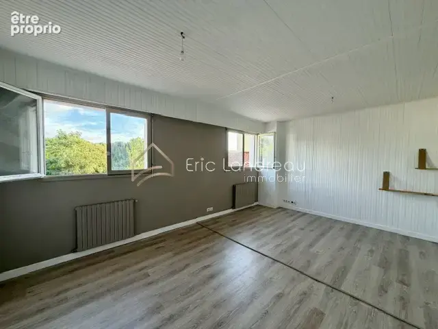 Coeur de ville - Un immeuble mixte comprenant un local commercial et une maison d' habitation - photo 13