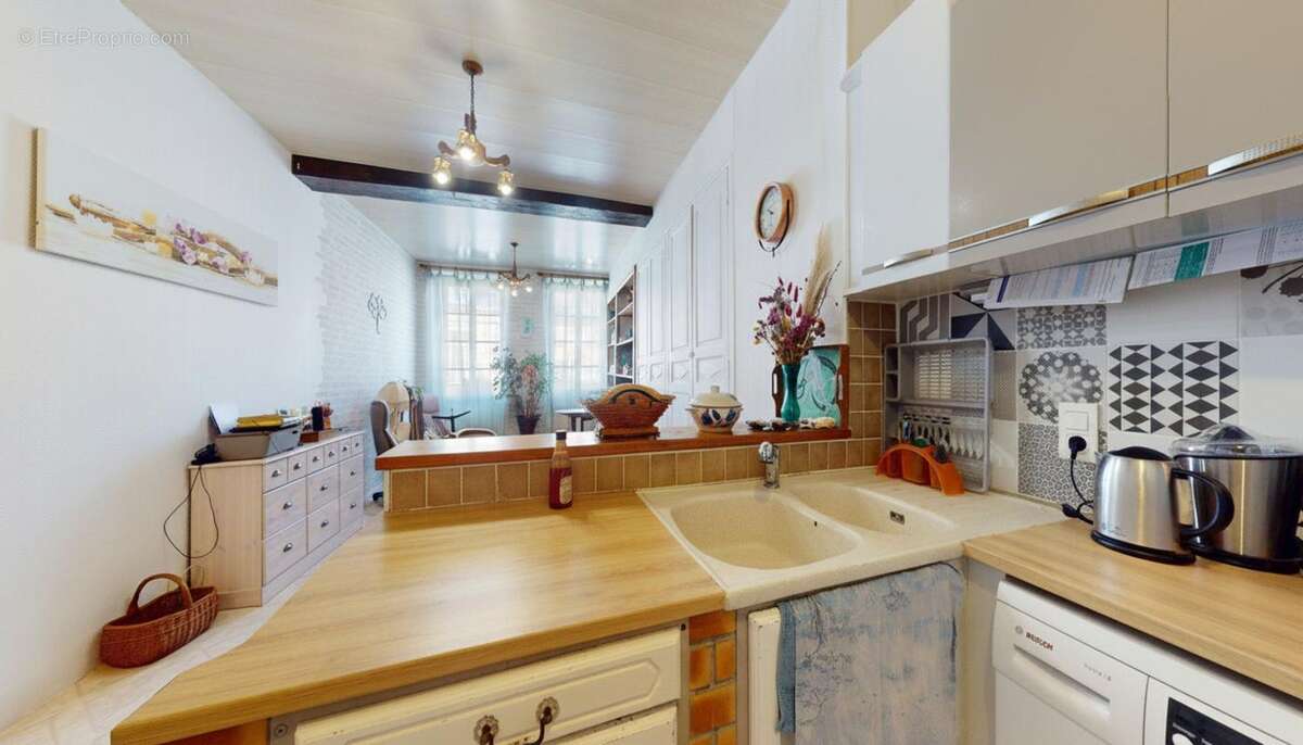 Commerce à VILLENEUVE-SUR-YONNE