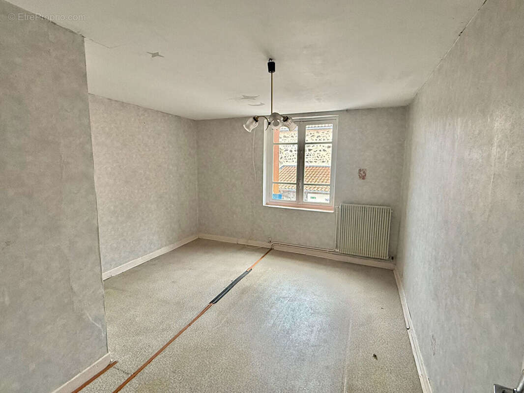 Maison à TOURZEL-RONZIERES